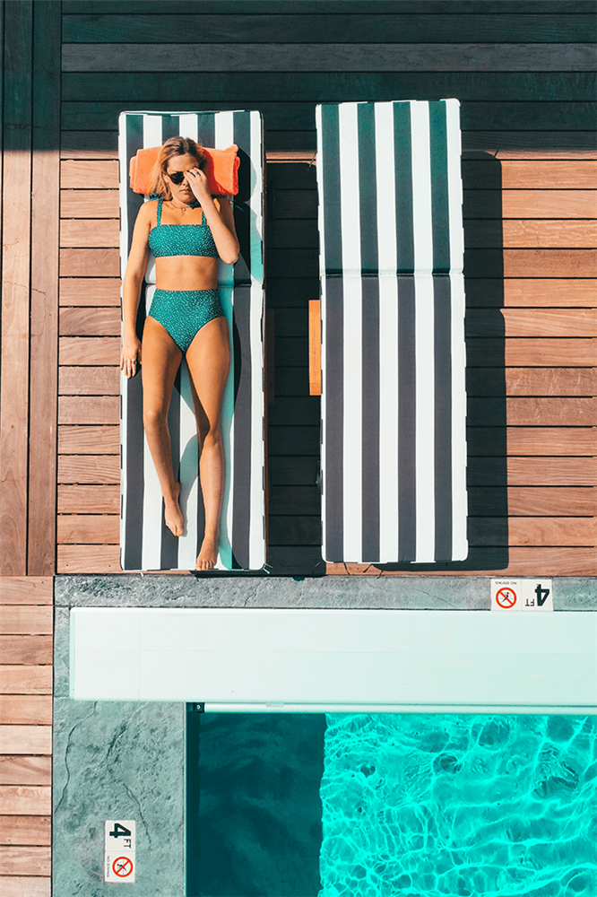Comfort is Key - Ultimate Guide to Choosing the Perfect Chaise Lounge for Your Hotel Poolside 